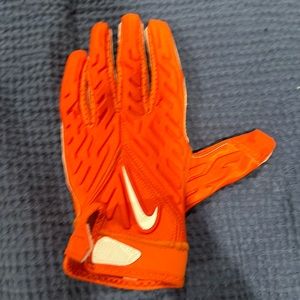 illiois college gloves
